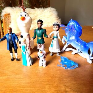 DISNEY'S FROZEN 2 LOT OF 8 FIGURES BY HASBRO